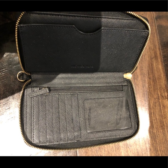 Michele Kors wallet! - Picture 2 of 2